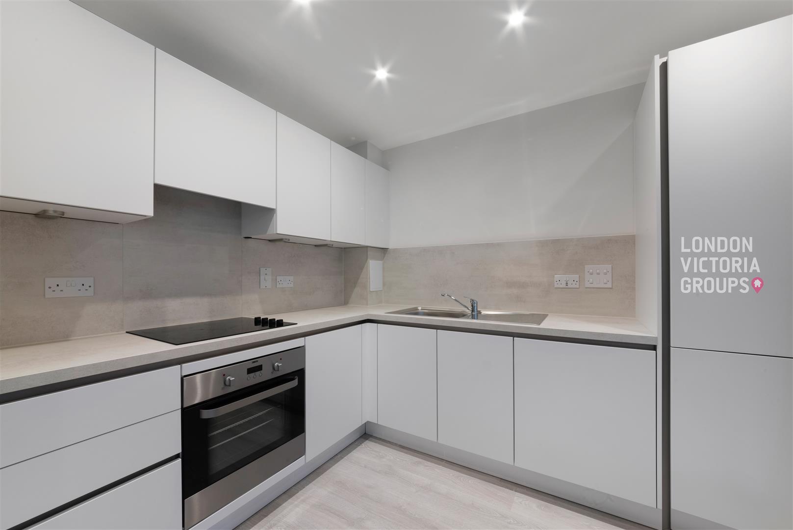 2 bed property in East Acton Lane, London